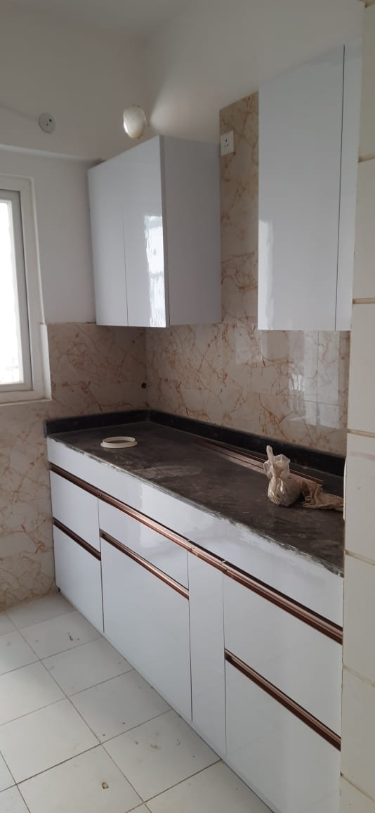 Arihant Abode : 3 BHK Semi Furnished Flat For Rent in Sector 10, Noida Extension