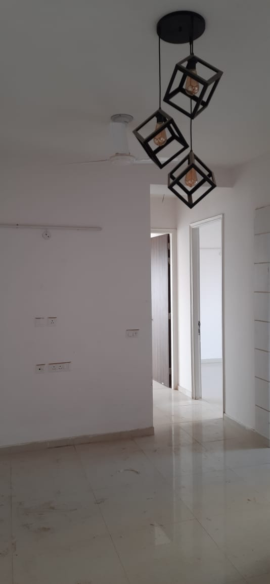 Arihant Abode : 3 BHK Semi Furnished Flat For Rent in Sector 10, Noida Extension