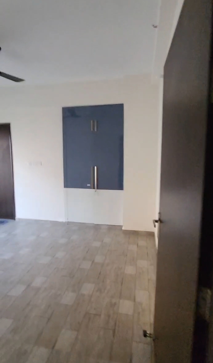 Aqua Garden : 3BHK Semi Furnished Flat For Rent in Sector 16B, Noida Extension