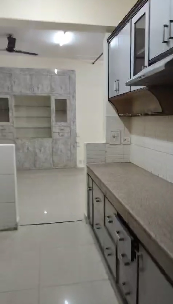 GH7 : 2BHK Semi Furnished Flat For Rent in Crossings Republic