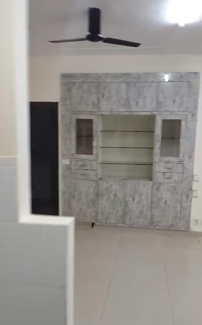 GH7 : 2BHK Semi Furnished Flat For Rent in Crossings Republic