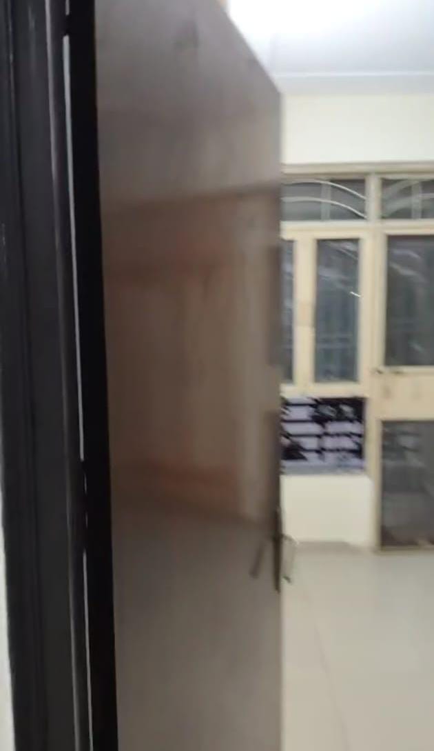 GH7 : 2BHK Semi Furnished Flat For Rent in Crossings Republic