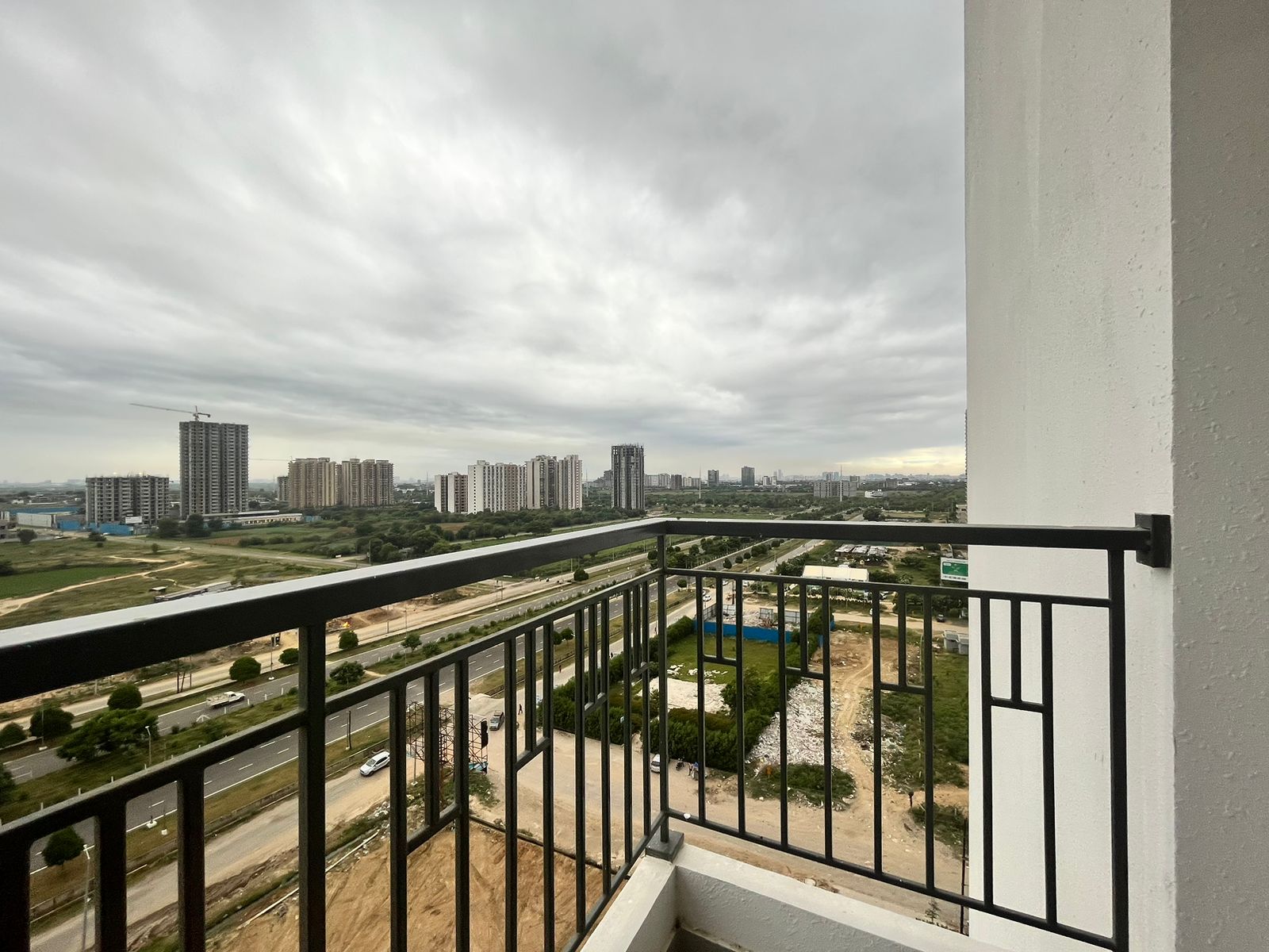 Coco County : 3 BHK Semi Furnished Flat For Rent in Sector 10, Noida Extension