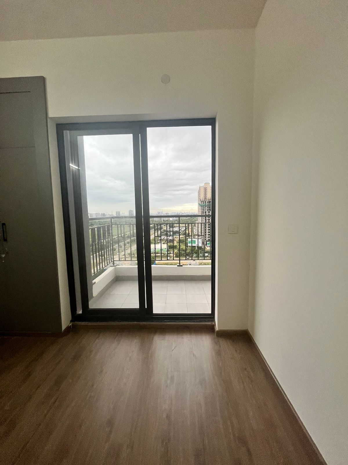 Coco County : 3 BHK Semi Furnished Flat For Rent in Sector 10, Noida Extension