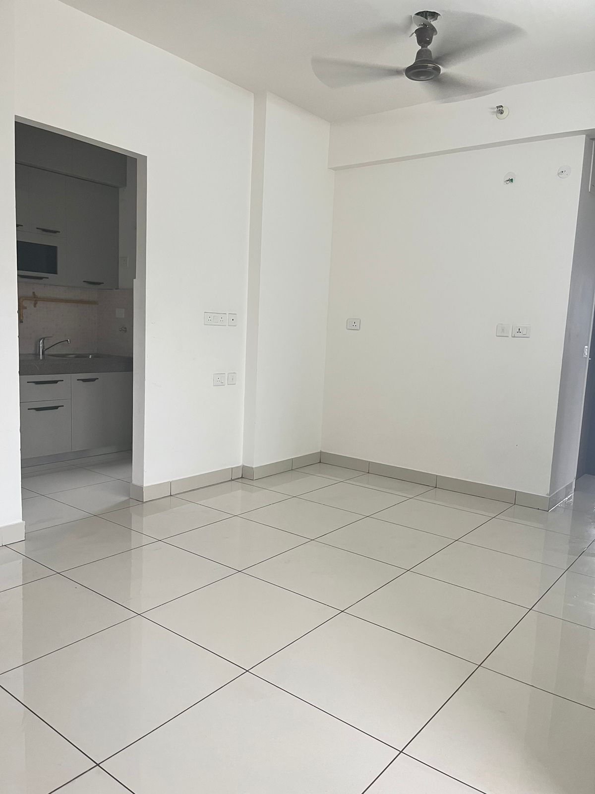 Coco County : 3 BHK Semi Furnished Flat For Rent in Sector 10, Noida Extension