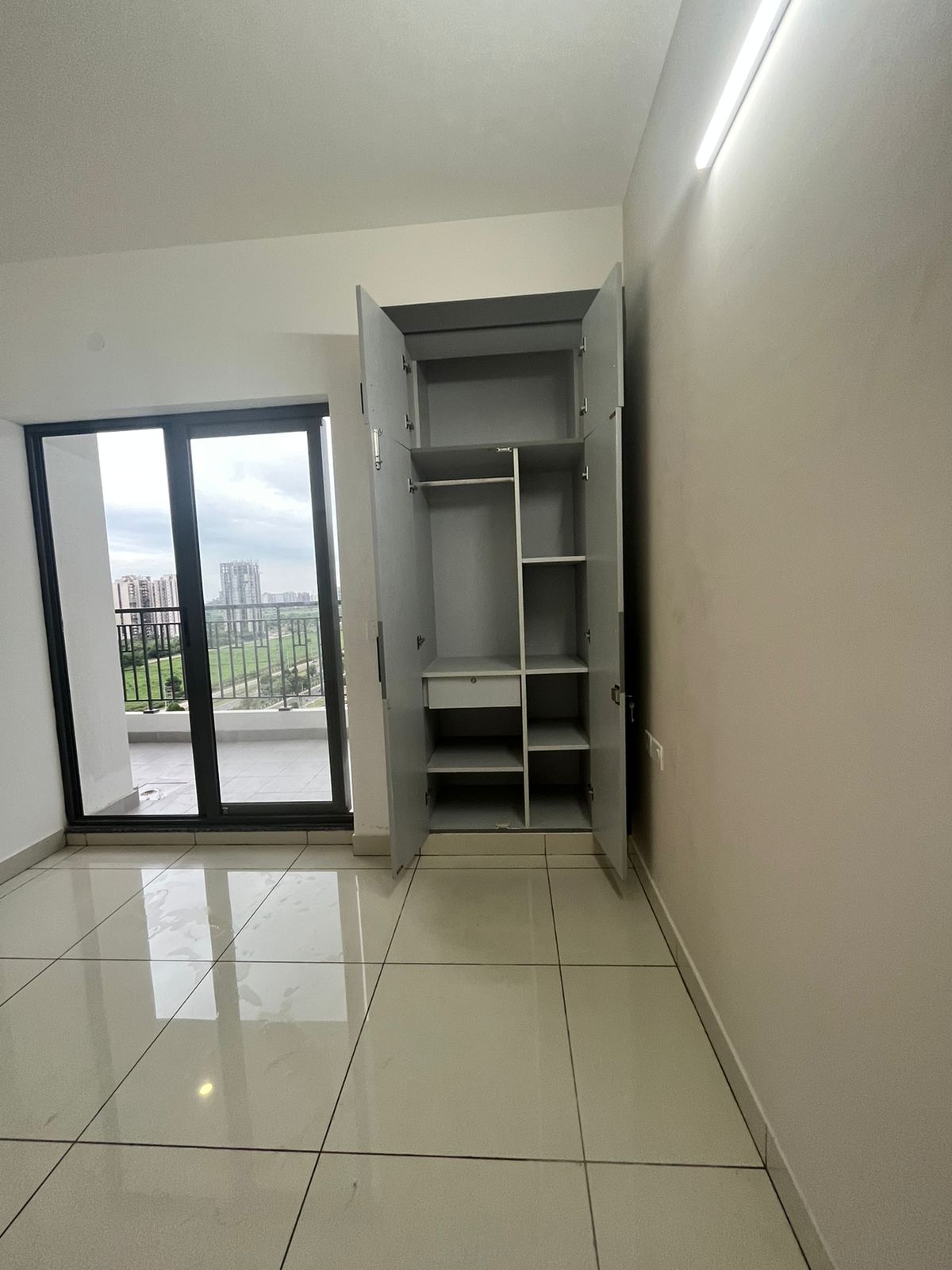 Coco County : 3 BHK Semi Furnished Flat For Rent in Sector 10, Noida Extension