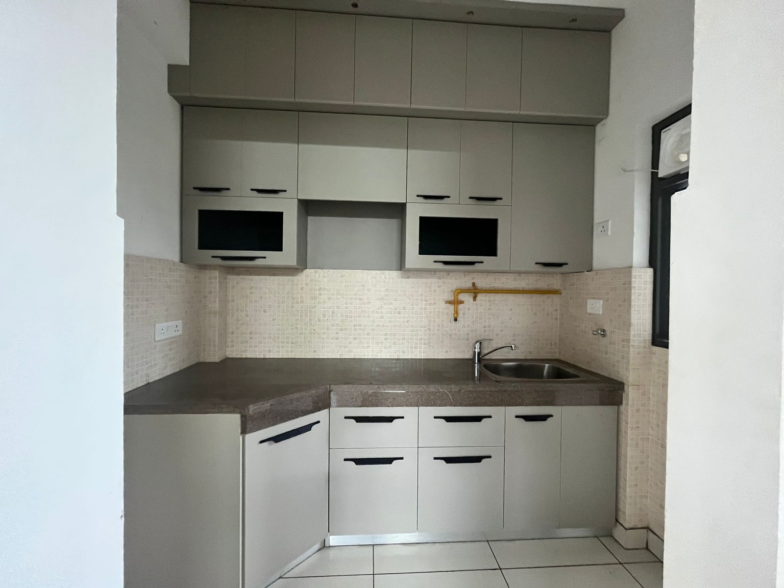 Coco County : 3 BHK Semi Furnished Flat For Rent in Sector 10, Noida Extension