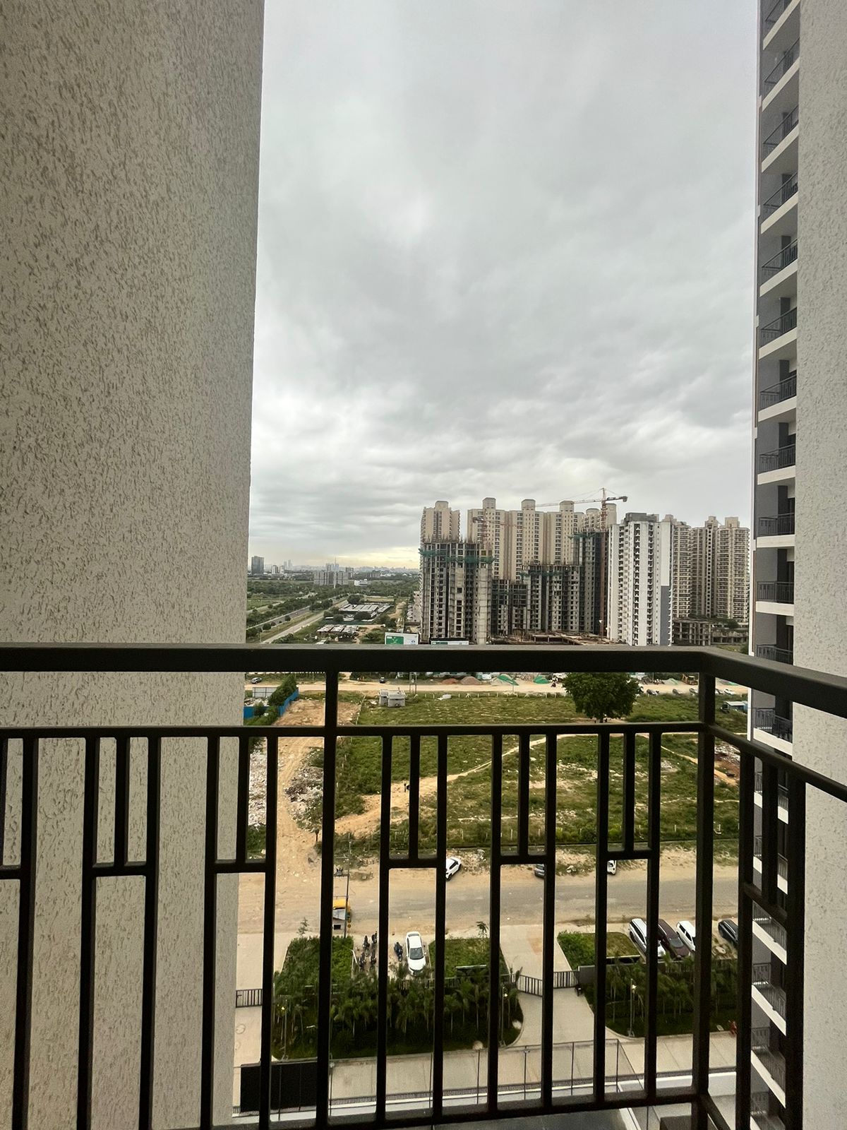 Coco County : 3 BHK Semi Furnished Flat For Rent in Sector 10, Noida Extension