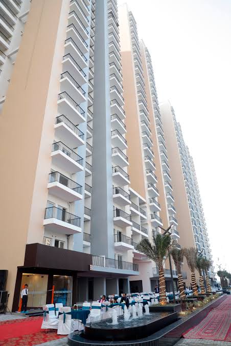 Panchsheel Greens 2 : 4 BHK Semi-Furnished Flat for rent in Sector 16B, Noida Extension