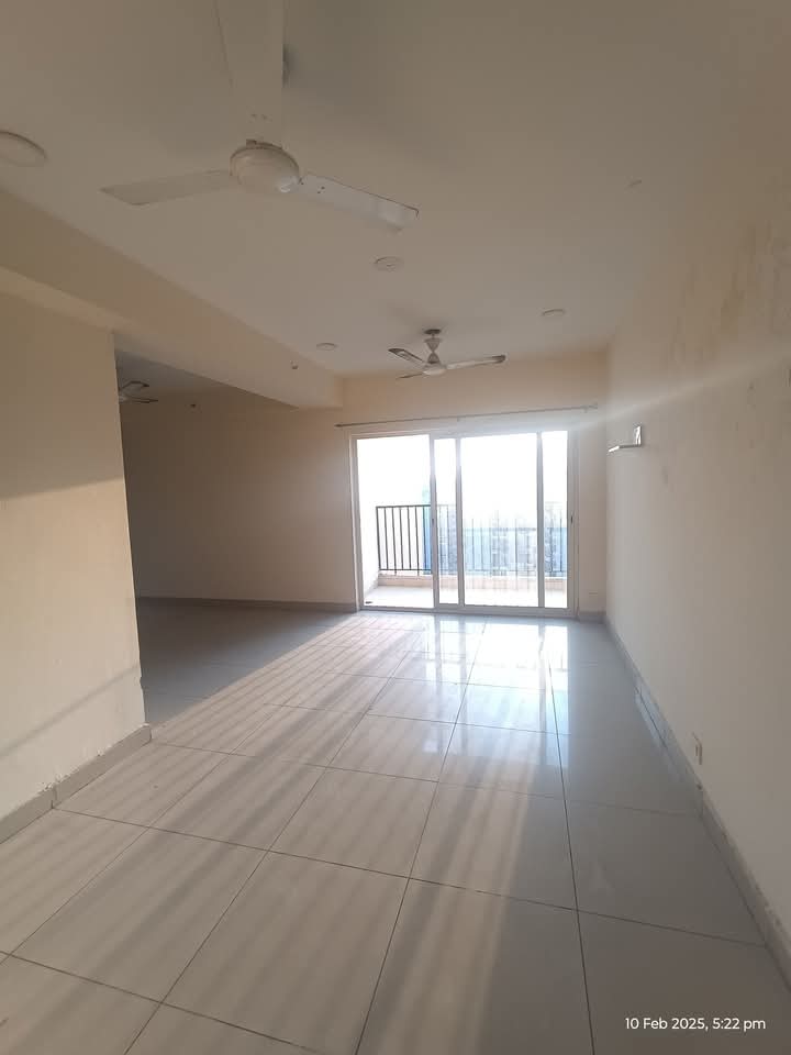 Panchsheel Greens 2 : 4 BHK Semi-Furnished Flat for rent in Sector 16B, Noida Extension