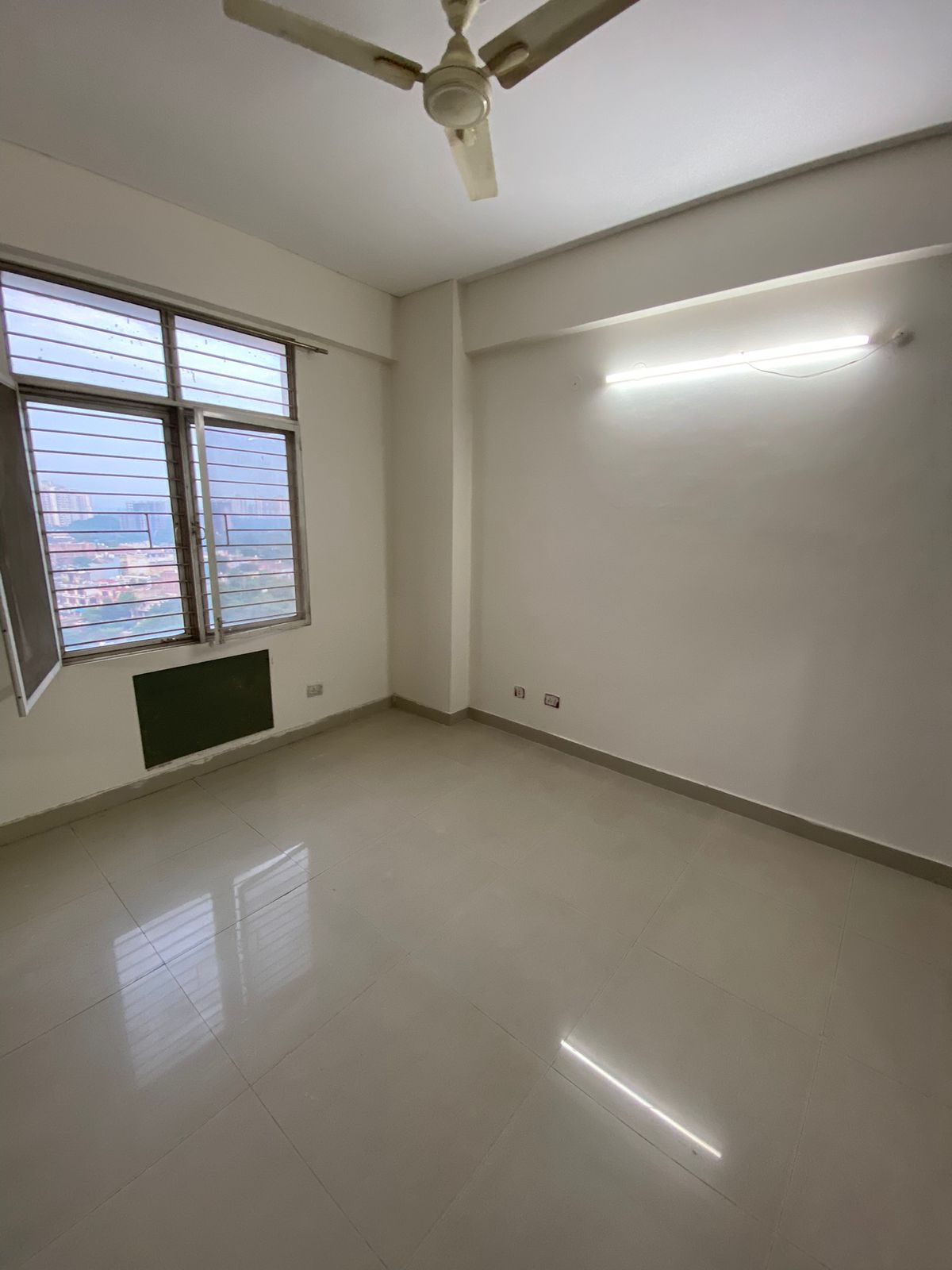 Eldeco Green Meadows : 3BHK Semi Furnished Flat For Rent in Pi, Greater Noida