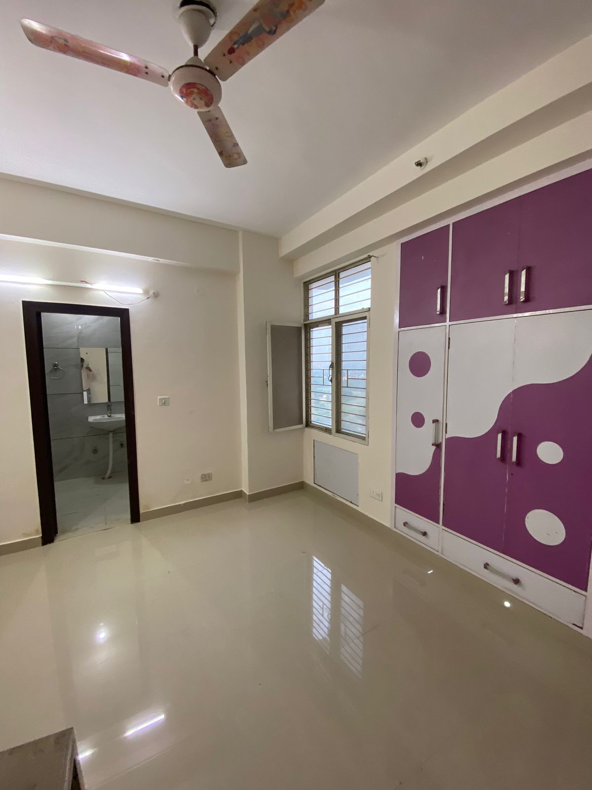 Eldeco Green Meadows : 3BHK Semi Furnished Flat For Rent in Pi, Greater Noida