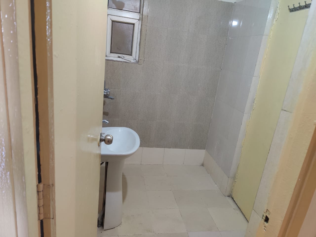 Eros Sampoornam : 2BHK Fully Furnished Flat For Rent in Sector 2, Noida Extension