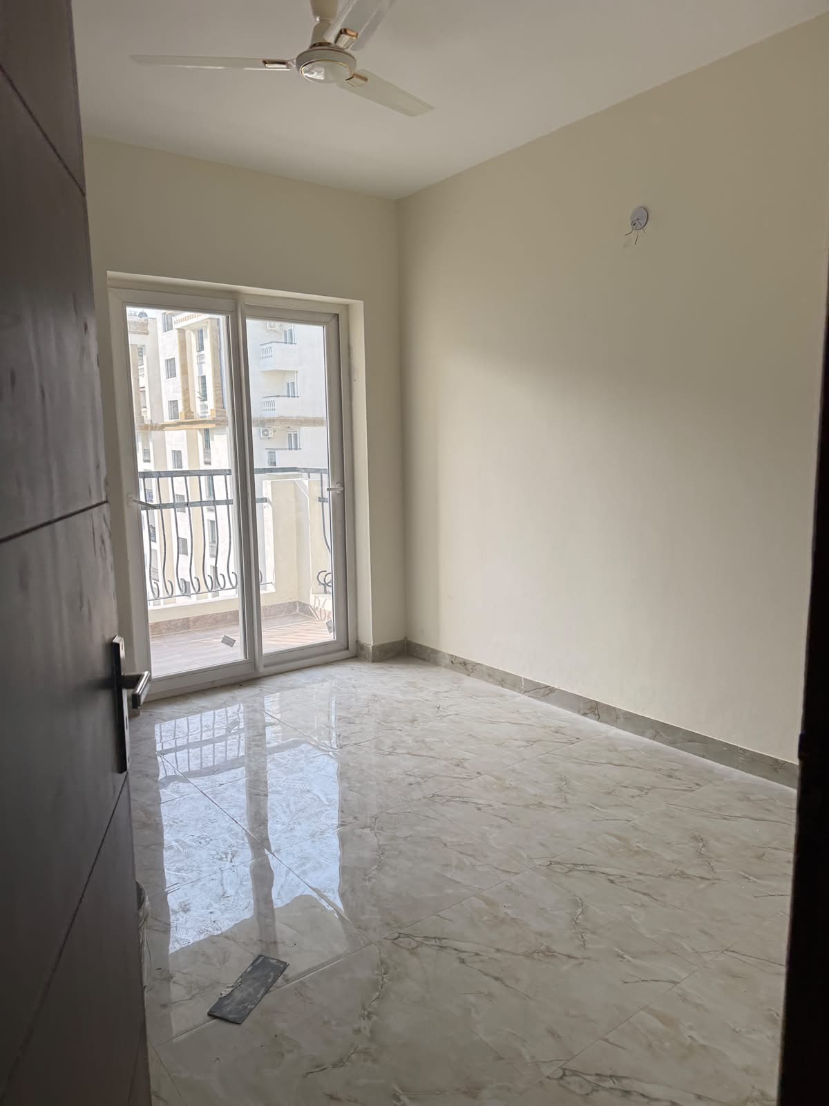Eros Sampoornam : 3 BHK Semi Furnished Flat For Rent in Sector 2, Noida Extension