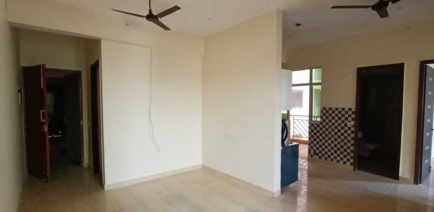 Eros Sampoornam : 3 BHK Semi Furnished Flat For Rent in Sector 2, Noida Extension