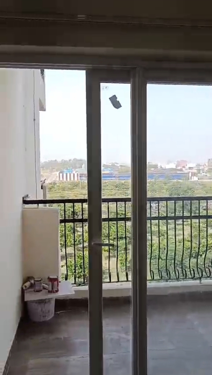 Eros Sampoornam : 3 BHK Semi Furnished Flat For Rent in Sector 2, Noida Extension