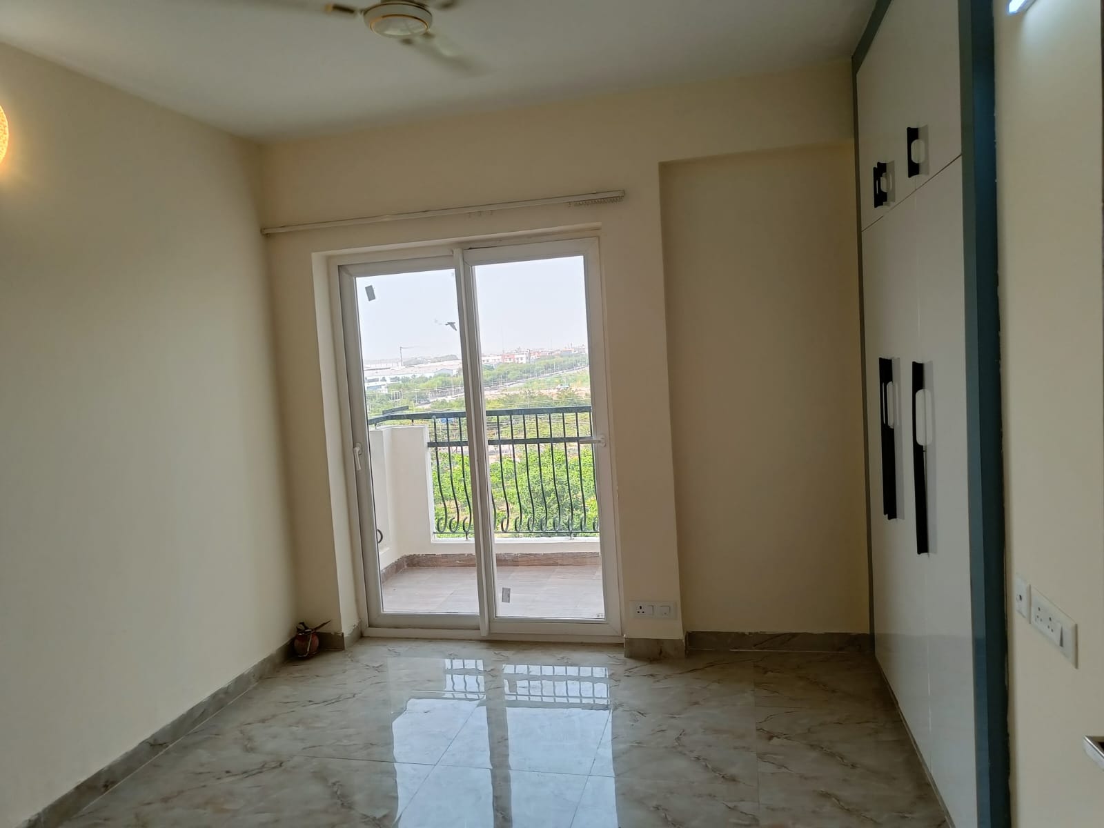 Eros Sampoornam : 3 BHK Semi Furnished Flat For Rent in Sector 2, Noida Extension