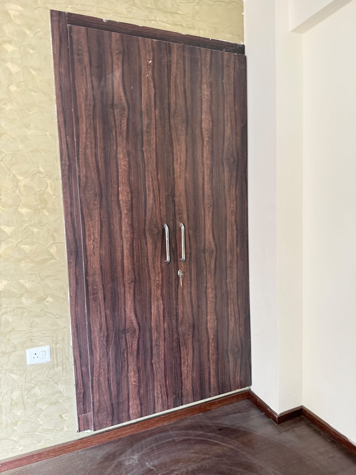 Eros Sampoornam : 3 BHK Semi Furnished Flat For Rent in Sector 2, Noida Extension