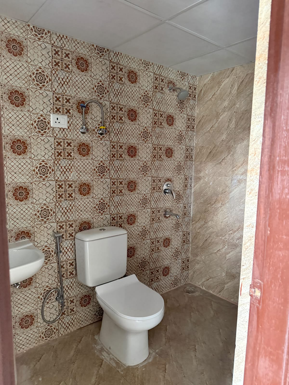 Eros Sampoornam : 3 BHK Semi Furnished Flat For Rent in Sector 2, Noida Extension
