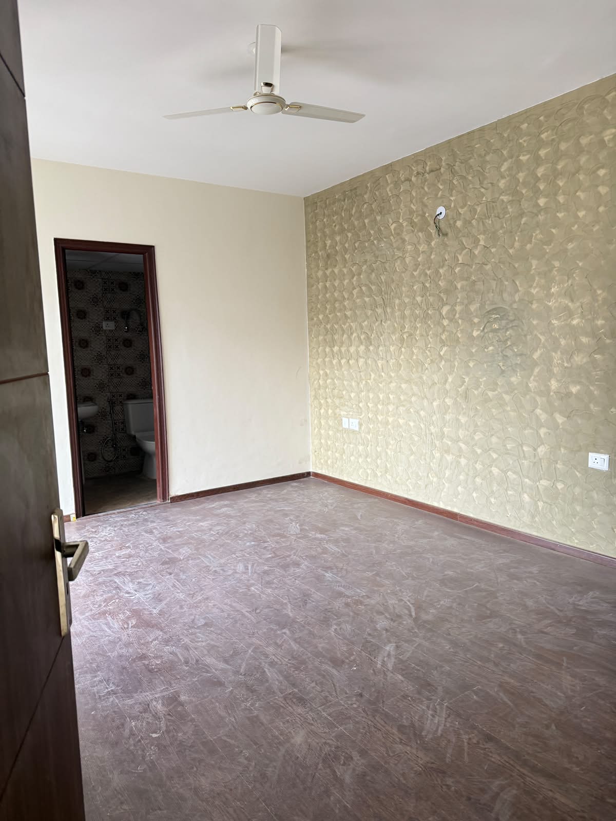 Eros Sampoornam : 3 BHK Semi Furnished Flat For Rent in Sector 2, Noida Extension