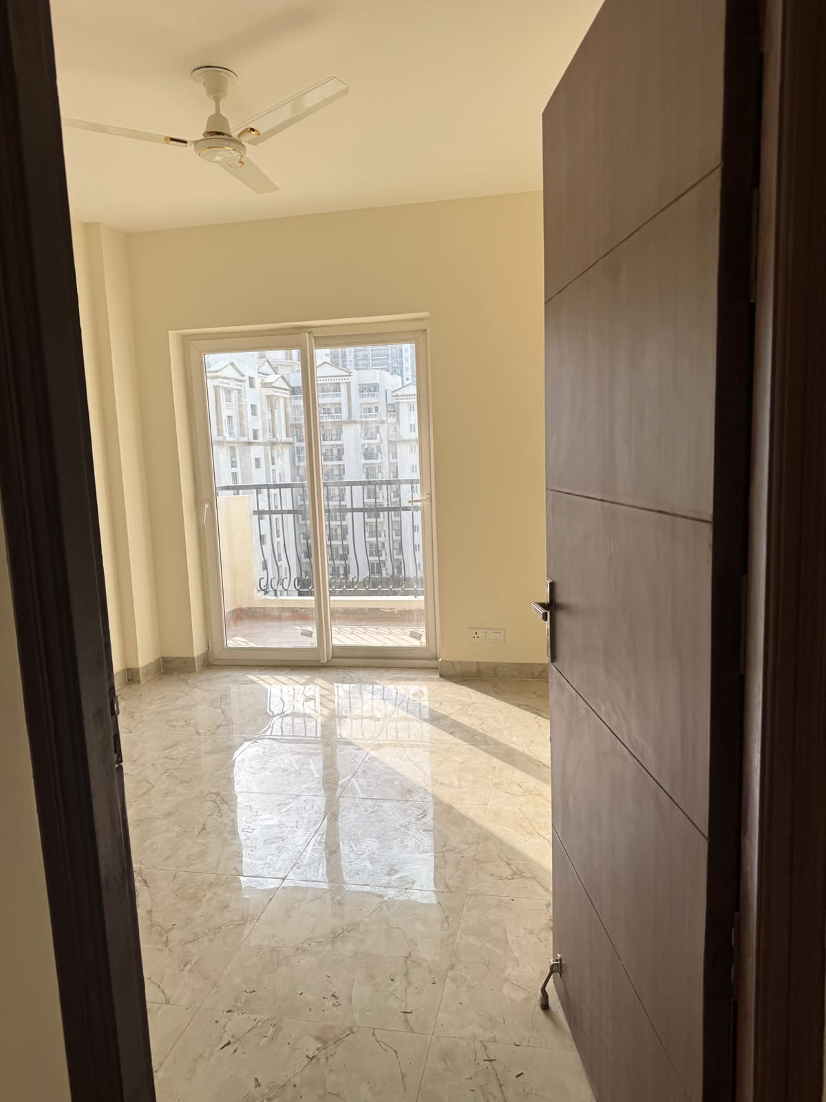 Eros Sampoornam : 3 BHK Semi Furnished Flat For Rent in Sector 2, Noida Extension