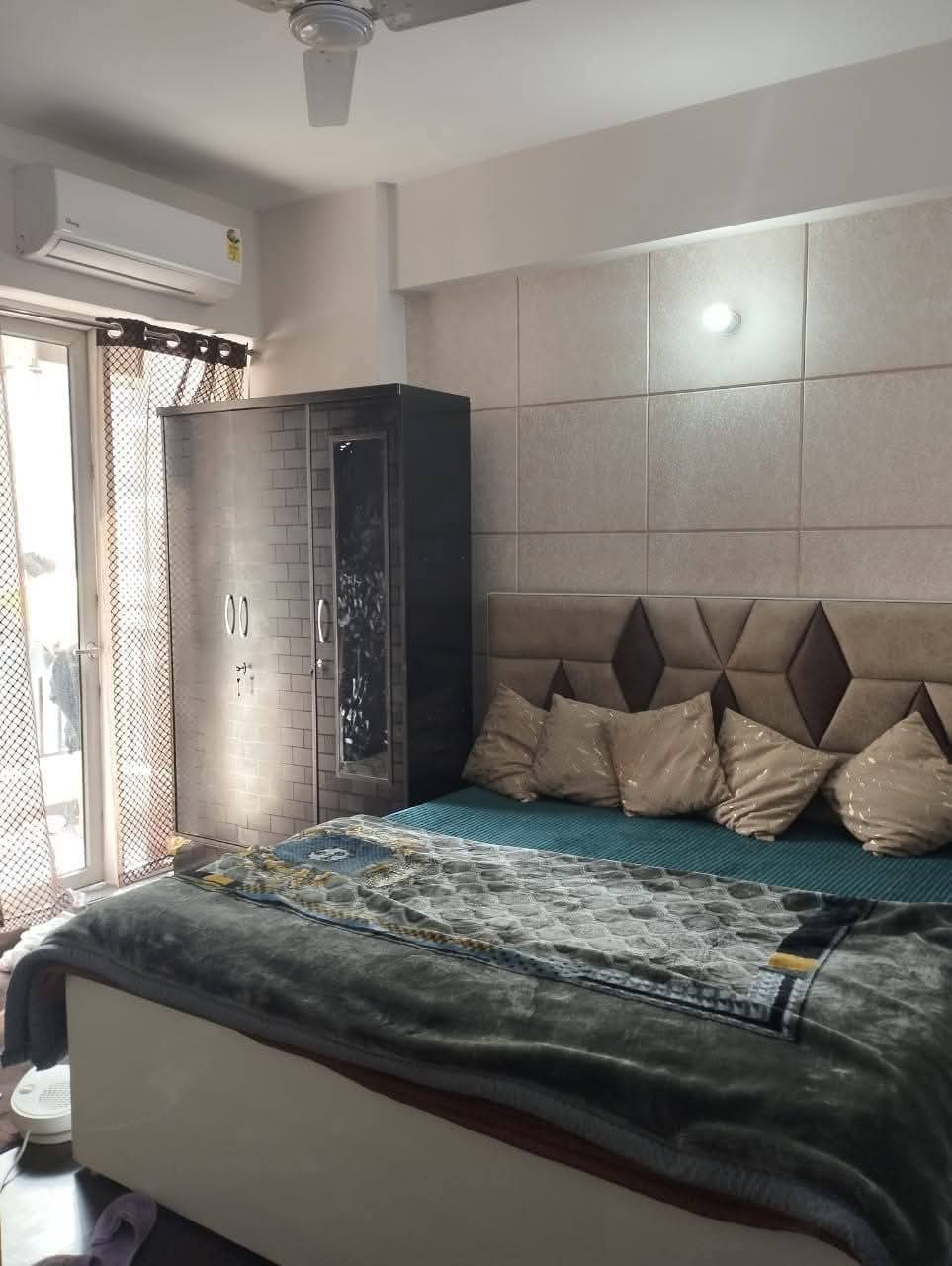Exotica Dreamville : 2 BHK Fully Furnished flat for rent in Sector 16C, Noida Extension