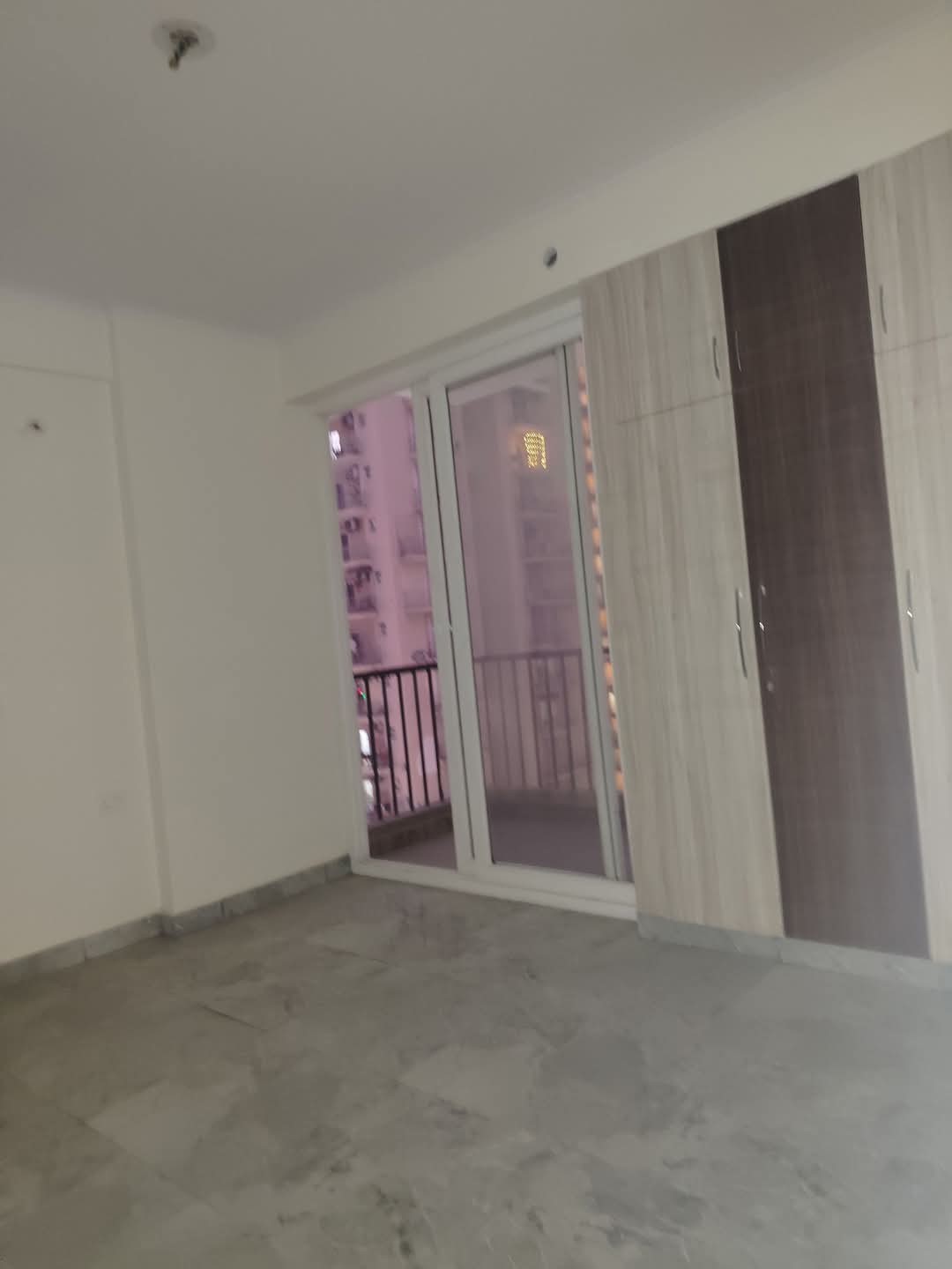 Flora Heritage : 3 BHK Semi Furnished Flat for rent in Sector 1, Noida Extension