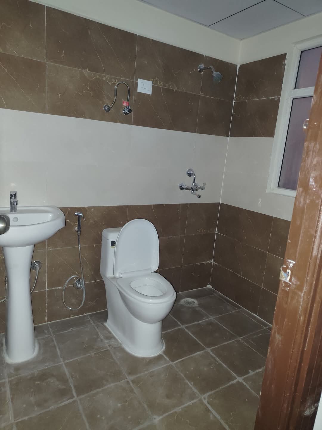 Flora Heritage : 3 BHK Semi Furnished Flat for rent in Sector 1, Noida Extension