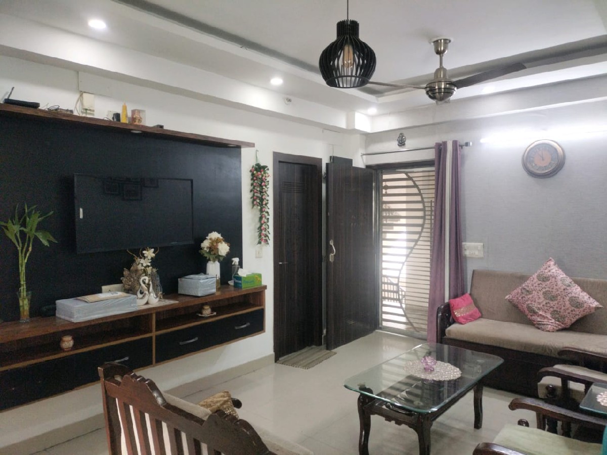 Galaxy North Avenue 2 : 2 BHK + Study Semi Furnished Flat For Sell in Gaur City 2, Noida Extension
