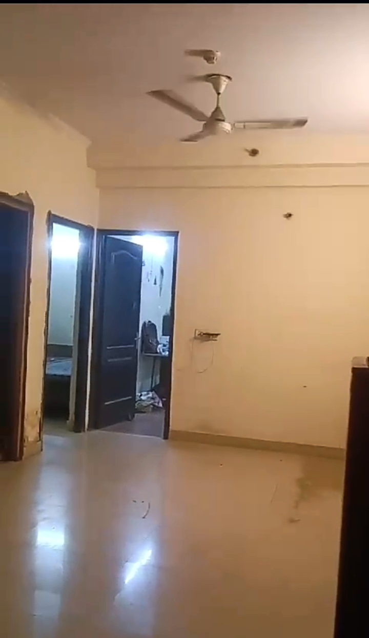 Gardenia Square : 2 BHK Semi Furnished Flat For Rent in Crossings Republic, Ghaziabad 