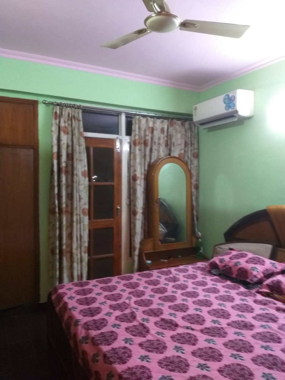 Gardenia Grace : 2 BHK Semi Furnished flat for rent in Sector 61, Noida