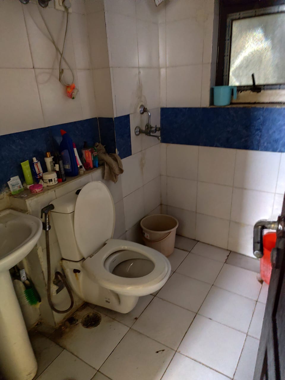 Unitech Unihomes : 1 Room in Preoccupied 3BHK Semi Furnished Flat For Rent in Sector 117, Noida