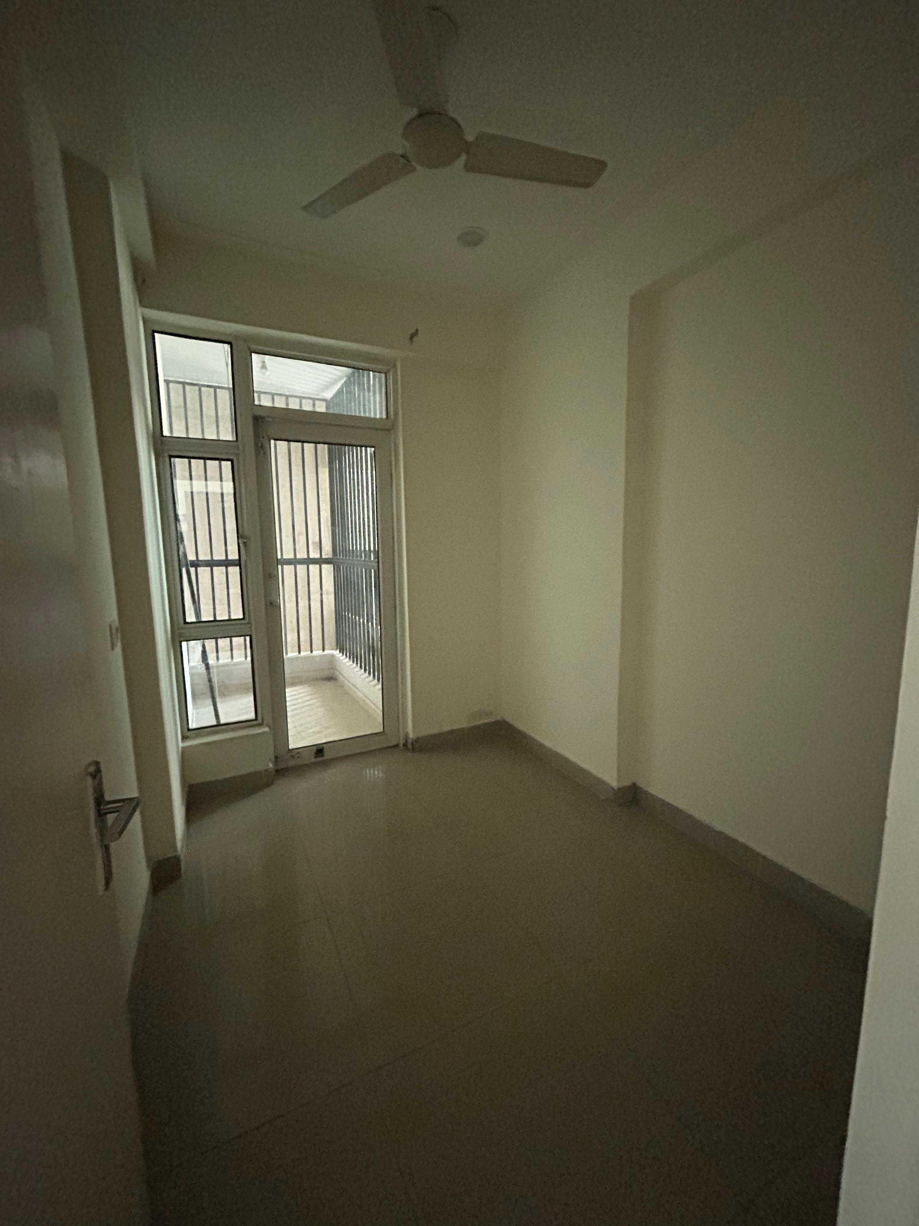 Gaur City 10th Aveune : 3 BHK Semi Furnished flat for rent in Gaur City 2, Noida Extension