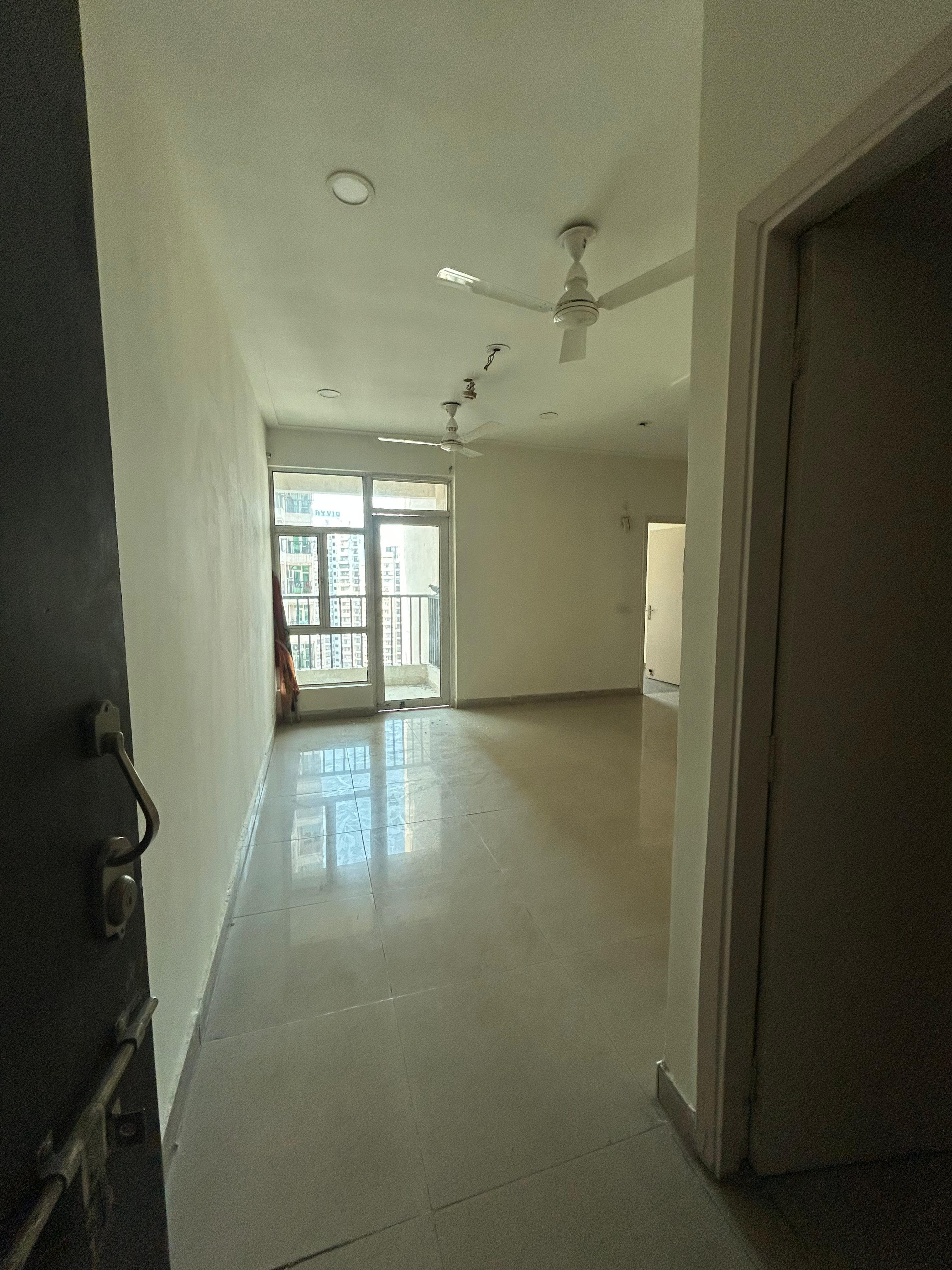 Gaur City 10th Aveune : 3 BHK Semi Furnished flat for rent in Gaur City 2, Noida Extension