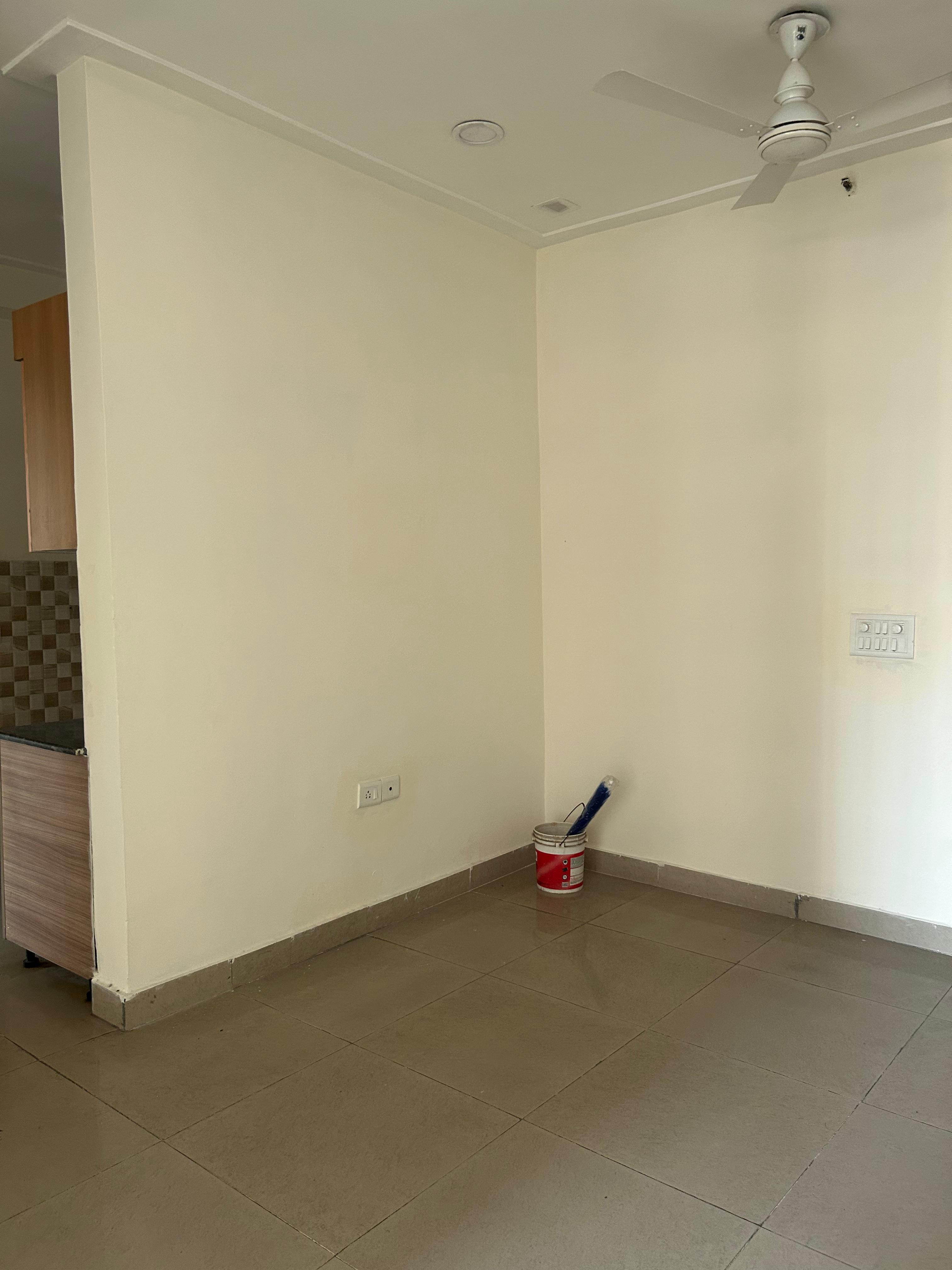 Gaur City 10th Aveune : 3 BHK Semi Furnished flat for rent in Gaur City 2, Noida Extension