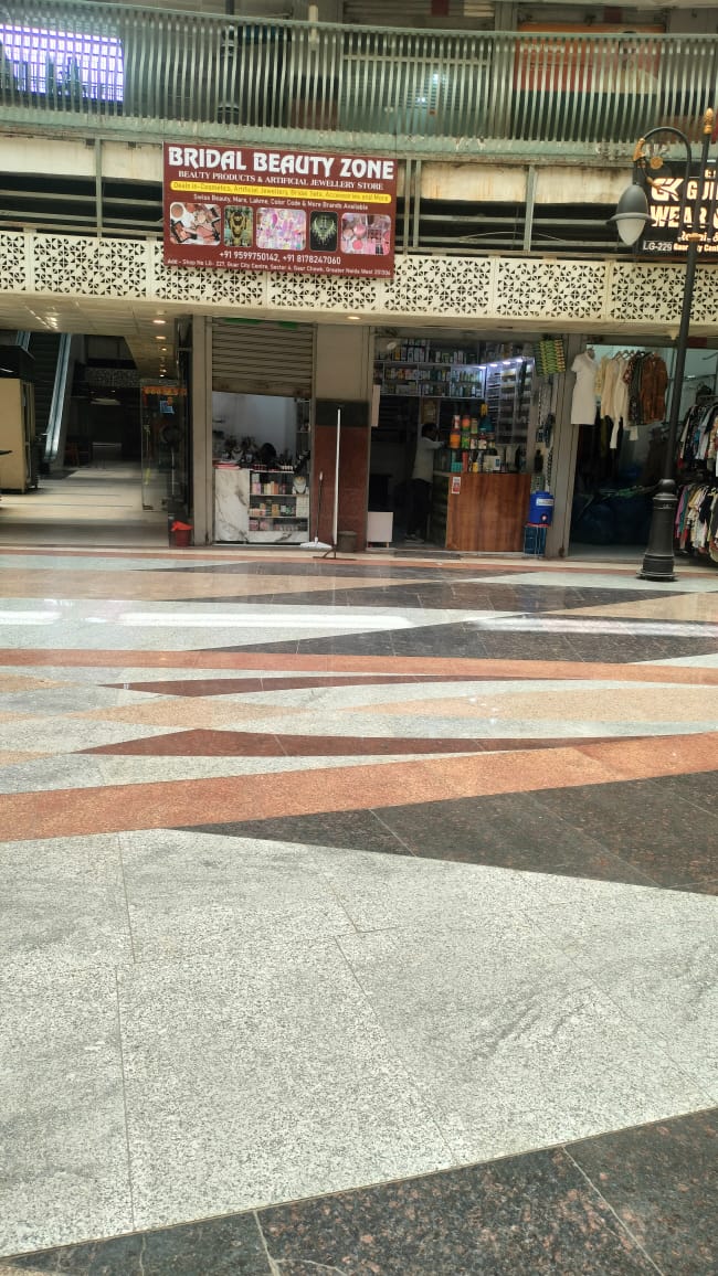 Gaur City Center : Fully Furnished Shop/office for rent in Gaur City 1, Noida Extension