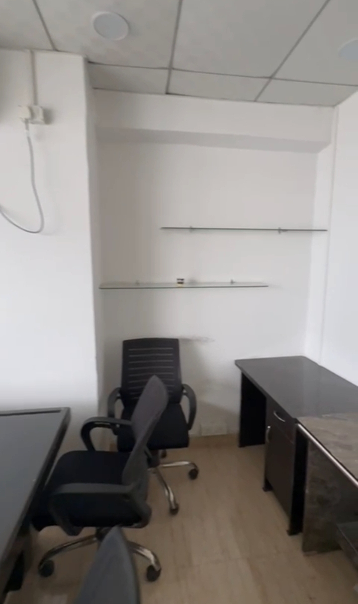 Gaur City Mall : Fully Furnished Office For Rent in Sector 4, Noida Extension 
