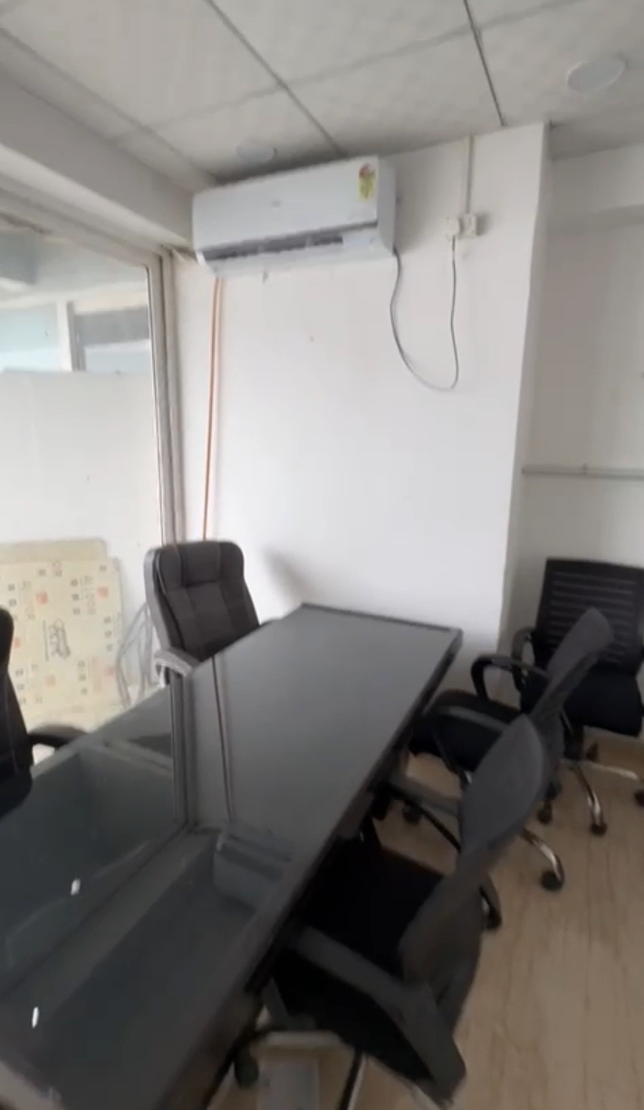 Gaur City Mall : Fully Furnished Office For Rent in Sector 4, Noida Extension