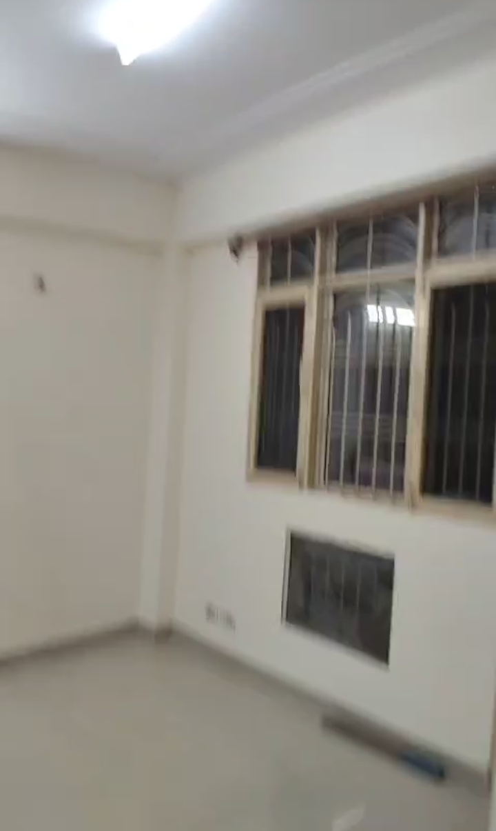 GH7 : 2BHK Semi Furnished Flat For Rent in Crossings Republic