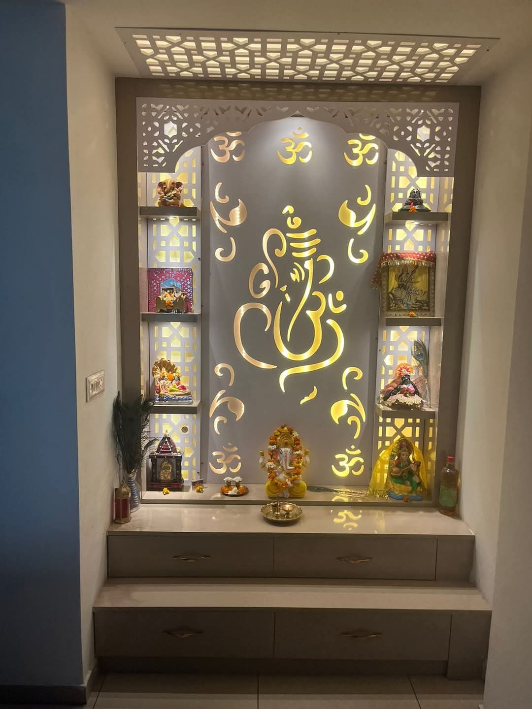 Gulshan Bellina : 2 BHK Semi Furnished Flat for rent in Sector 16, Noida Extension