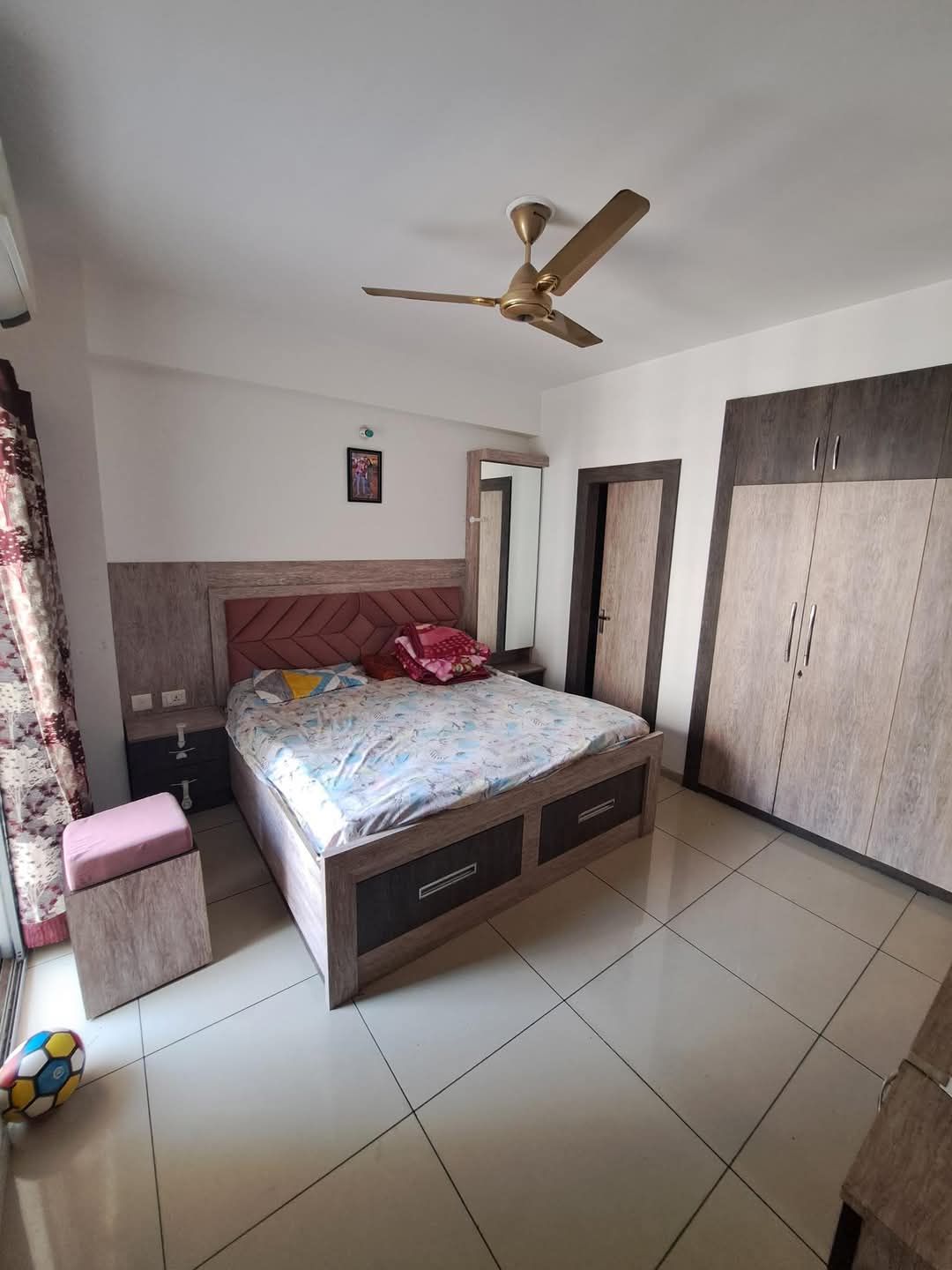 Gulshan Bellina : 2 BHK Semi Furnished Flat for rent in Sector 16, Noida Extension
