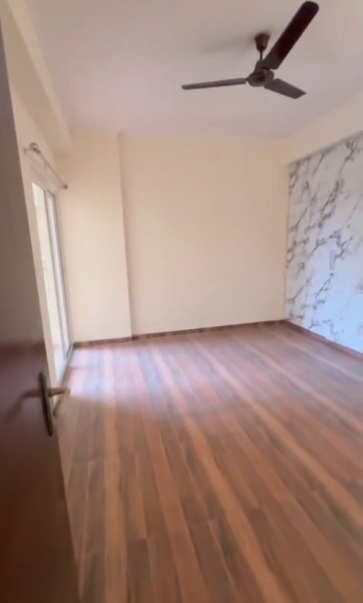 Himalaya Pride : 3 BHK Semi Furnished Flat For Sell in TechZone 4, Noida Extension