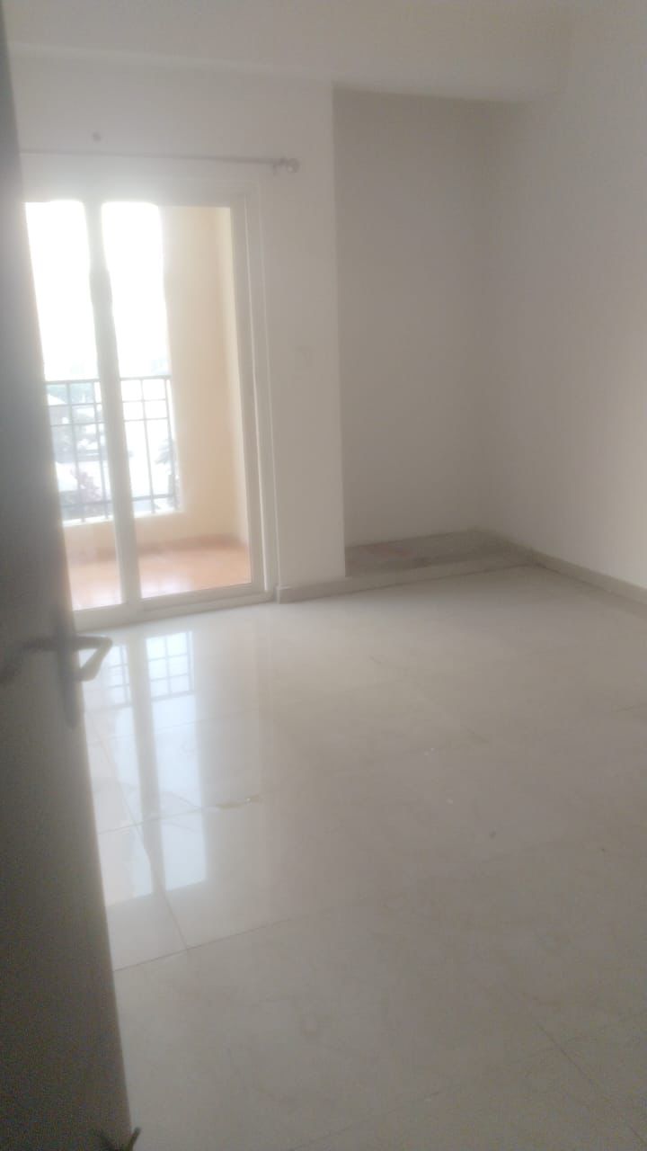 Himalaya Pride : 3 BHK Semi Furnished Flat For Sell in TechZone 4, Noida Extension