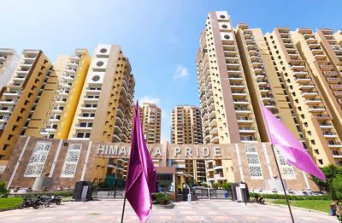 Himalaya Pride : 3 BHK Semi Furnished Flat For Sell in TechZone 4, Noida Extension 