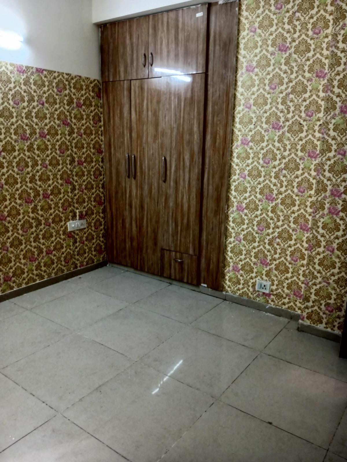 Himalaya Pride : 2BHK Semi Furnished Flat For Rent in TechZone 4, Noida Extension