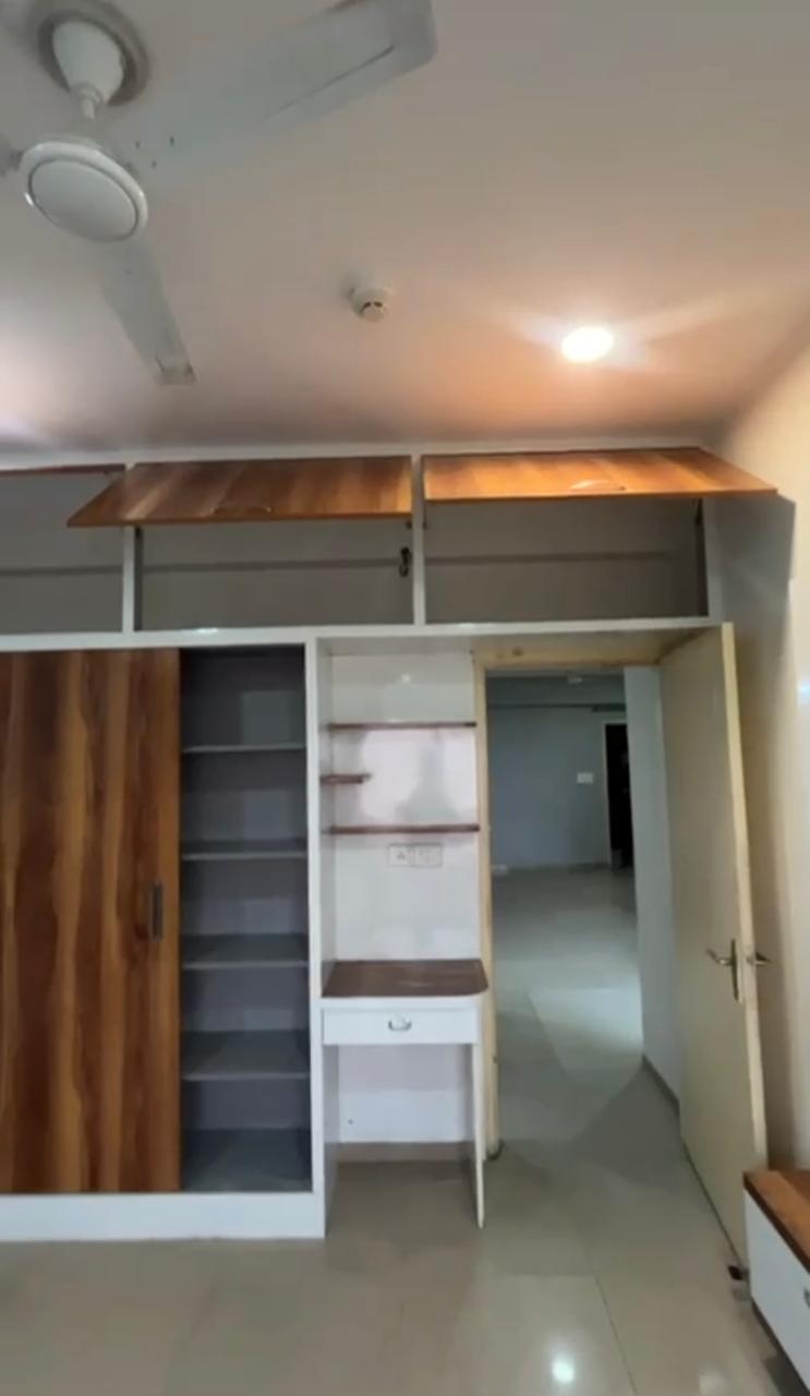 Himalaya Pride : 3 BHK Semi Furnished Flat For Rent in TechZone 4, Noida Extension