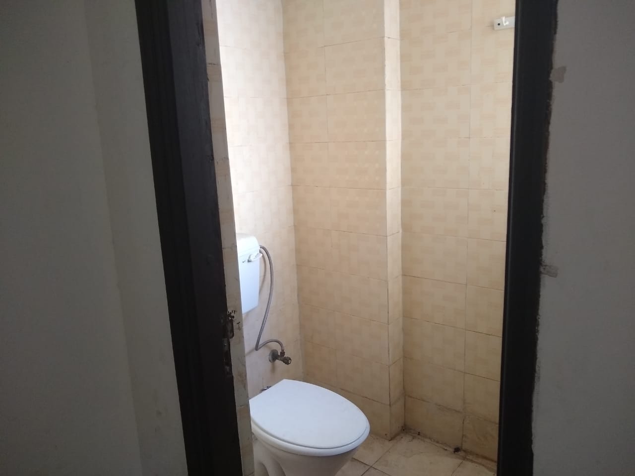 Hyde Park : 1BHK Semi Furnished Flat For Rent in Sector 78, Noida