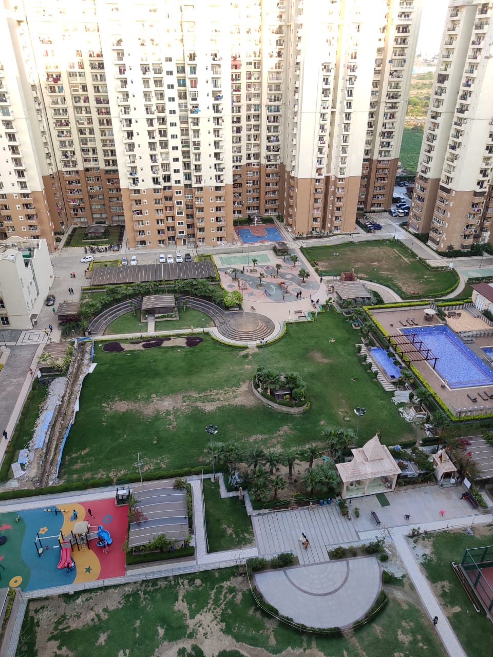 Hyde Park : 1BHK Semi Furnished Flat For Rent in Sector 78, Noida