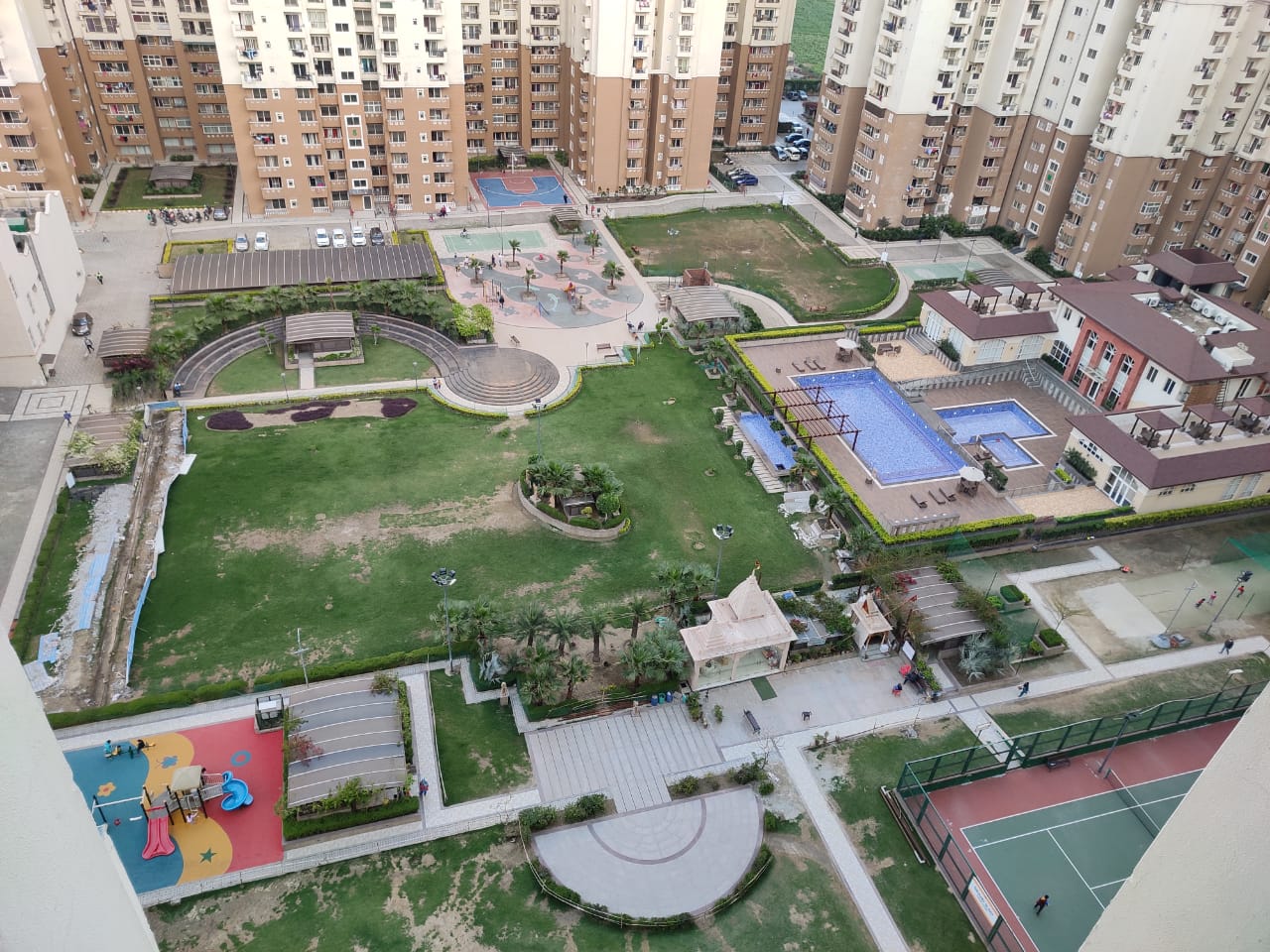 Hyde Park : 1BHK Semi Furnished Flat For Rent in Sector 78, Noida