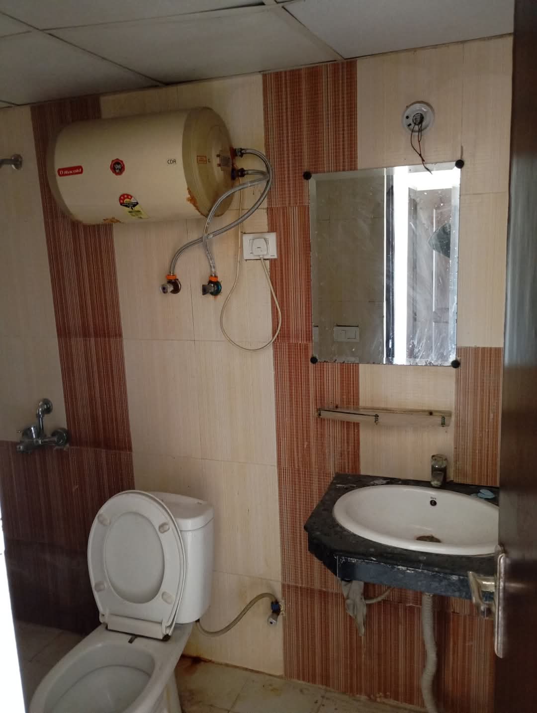 HYDE PARK: 2 BHK + Study Semi Furnished Flat for rent in Sector 78, Noida